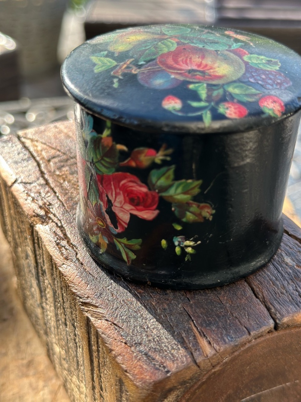 Vintage Black Lacquer Trinket Box Floral Fruit Papier Mache or Wood Cottage - Picture 3 of 10
